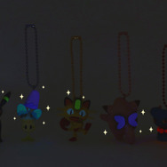 暗闇の中、ブラッキーの模様がほのかに光る！『ポケモン』カプセルトイ「蓄光フィギュアチャーム」が6月12日よりポケセンオンラインにて発売