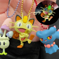 暗闇の中、ブラッキーの模様がほのかに光る！『ポケモン』カプセルトイ「蓄光フィギュアチャーム」が6月12日よりポケセンオンラインにて発売
