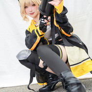 コスプレ】『NIKKE』アニスの銃を構えたスタイリッシュな