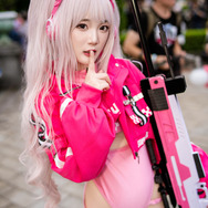 アリス『勝利の女神:NIKKE』／百變恩恩ん（Instagram：mido_0216）