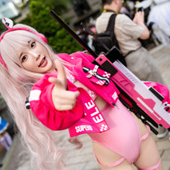 アリス『勝利の女神:NIKKE』／百變恩恩ん（Instagram：mido_0216）