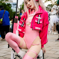 アリス『勝利の女神:NIKKE』／百變恩恩ん（Instagram：mido_0216）