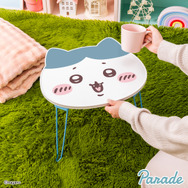 「ちいかわ」キュートな顔が天板にデザイン！インテリアにも使いやすいミニテーブルがプライズ化