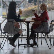 錦木千束：朝霧 みと（X：@mt310719）、井上たきな：みやとろ（X：@Miya38ll）、撮影：望月あゆむ（X：@ayumu_3a）