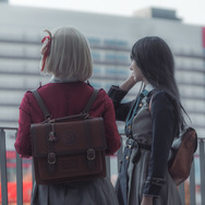 錦木千束：朝霧 みと（X：@mt310719）、井上たきな：みやとろ（X：@Miya38ll）、撮影：望月あゆむ（X：@ayumu_3a）