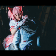 鹿目 まどか：つばさび（X：@tsubasabi）、暁美 ほむら：眞冬（X：@zzz_igs）撮影：ぼんごれ（X：@bongore1127st）