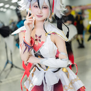 ツバキ『鳴潮』／くろ（X：@kgyun_cos）