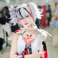 ツバキ『鳴潮』／くろ（X：@kgyun_cos）