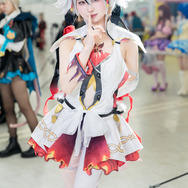 ツバキ『鳴潮』／くろ（X：@kgyun_cos）