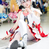 ツバキ『鳴潮』／くろ（X：@kgyun_cos）