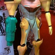 『メトロイド』の等身大サムスがオークションに