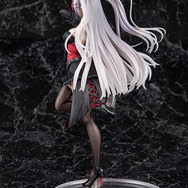 悪戯っぽく微笑む口元から舌先がチラリ…『アズレン』より「プリンツ・オイゲン：この夜に酔いしれ」フィギュアがセクシー&ミステリアス