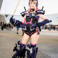 ユニコーンガンダム2号機　バンシィ（擬人化）／喬米 Qiaomiplaying（ Instagram：qiaomi0831）