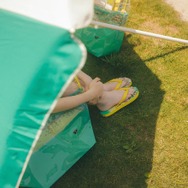 『MOTHER2』戦闘中の”SMAAAASH!!”がTシャツに！スターマンの氷が作れるトレー、サマーズのマップをデザインしたバッグなども先行販売