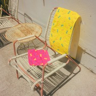 『MOTHER2』戦闘中の”SMAAAASH!!”がTシャツに！スターマンの氷が作れるトレー、サマーズのマップをデザインしたバッグなども先行販売