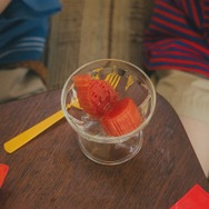 『MOTHER2』戦闘中の”SMAAAASH!!”がTシャツに！スターマンの氷が作れるトレー、サマーズのマップをデザインしたバッグなども先行販売