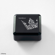 キングダムチェーンのキーホルダーも！『キングダム ハーツ』グッズ各種が再受注中―「100エーカーの森」イラストポーチなどファン必見のラインナップ