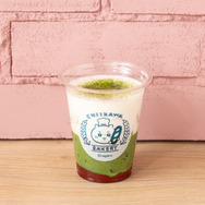 「ちいかわベーカリー」夏仕様の限定メニューが可愛い！“ひやけしちゃった”表情をコーヒースプレーで再現