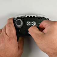 「スイッチ2」純正プロコン、やっぱり「ドリフト」悩まされそう？海外修理チャンネルからみる