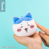 ハチワレのやさしい笑顔に癒される…「ちいかわ」もちもち手触りのフェイスマスコット第2弾がカプセルトイ売り場にて再販