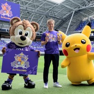ポケモン』グッズ持って「サンフレッチェ広島」を応援