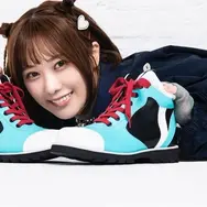 『ブルアカ』より「カズサのスニーカー」が予約受付中！描き下ろしイラストグッズを販売、夏吉ゆうこさんによるスペシャルショット公開も