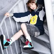 『ブルアカ』より「カズサのスニーカー」が予約受付中！描き下ろしイラストグッズを販売、夏吉ゆうこさんによるスペシャルショット公開も