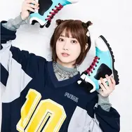 『ブルアカ』より「カズサのスニーカー」が予約受付中！描き下ろしイラストグッズを販売、夏吉ゆうこさんによるスペシャルショット公開も