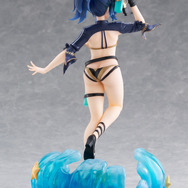 「kson」水着フィギュアが大迫力！挑発するような表情とやんちゃなポージングで魅力を表現