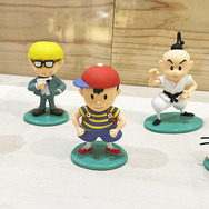 MOTHER フィギュアコレクション 5種 MOTHER』シリーズの公式粘土フィギュア全180点を一堂に展示