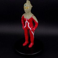 懐かしさ漂う昭和レトロカラー！「ウルトラセブン」人気キャラクターのフィギュア全5種ラインナップーメトロン星人は“ちゃぶ台”が付属