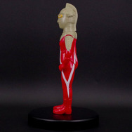 懐かしさ漂う昭和レトロカラー！「ウルトラセブン」人気キャラクターのフィギュア全5種ラインナップーメトロン星人は“ちゃぶ台”が付属