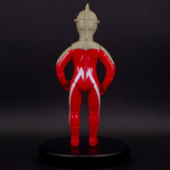 懐かしさ漂う昭和レトロカラー！「ウルトラセブン」人気キャラクターのフィギュア全5種ラインナップーメトロン星人は“ちゃぶ台”が付属