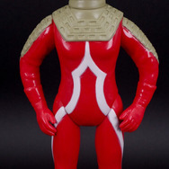 懐かしさ漂う昭和レトロカラー！「ウルトラセブン」人気キャラクターのフィギュア全5種ラインナップーメトロン星人は“ちゃぶ台”が付属