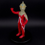 懐かしさ漂う昭和レトロカラー！「ウルトラセブン」人気