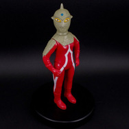 懐かしさ漂う昭和レトロカラー！「ウルトラセブン」人気キャラクターのフィギュア全5種ラインナップーメトロン星人は“ちゃぶ台”が付属