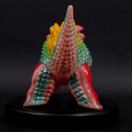 懐かしさ漂う昭和レトロカラー！「ウルトラセブン」人気キャラクターのフィギュア全5種ラインナップーメトロン星人は“ちゃぶ台”が付属