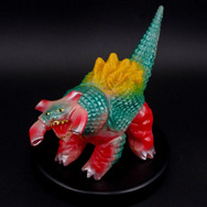 懐かしさ漂う昭和レトロカラー！「ウルトラセブン」人気キャラクターのフィギュア全5種ラインナップーメトロン星人は“ちゃぶ台”が付属