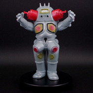 懐かしさ漂う昭和レトロカラー！「ウルトラセブン」人気キャラクターのフィギュア全5種ラインナップーメトロン星人は“ちゃぶ台”が付属