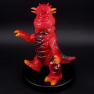 懐かしさ漂う昭和レトロカラー！「ウルトラセブン」人気キャラクターのフィギュア全5種ラインナップーメトロン星人は“ちゃぶ台”が付属