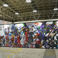 綾波レイ、アスカの大型造形物も！「エヴァワンフェス」珠玉の作品が大集結、放送30周年を記念した特別コラボ企画の様子をお届け【WF2025夏】