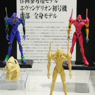 綾波レイ、アスカの大型造形物も！「エヴァワンフェス」珠玉の作品が大集結、放送30周年を記念した特別コラボ企画の様子をお届け【WF2025夏】