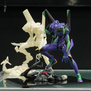 綾波レイ、アスカの大型造形物も！「エヴァワンフェス」珠玉の作品が大集結、放送30周年を記念した特別コラボ企画の様子をお届け【WF2025夏】