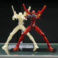 綾波レイ、アスカの大型造形物も！「エヴァワンフェス」珠玉の作品が大集結、放送30周年を記念した特別コラボ企画の様子をお届け【WF2025夏】
