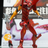 綾波レイ、アスカの大型造形物も！「エヴァワンフェス」珠玉の作品が大集結、放送30周年を記念した特別コラボ企画の様子をお届け【WF2025夏】