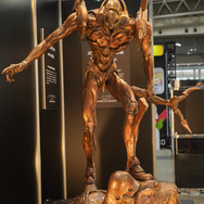 綾波レイ、アスカの大型造形物も！「エヴァワンフェス」珠玉の作品が大集結、放送30周年を記念した特別コラボ企画の様子をお届け【WF2025夏】