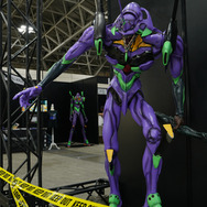 綾波レイ、アスカの大型造形物も！「エヴァワンフェス」珠玉の作品が大集結、放送30周年を記念した特別コラボ企画の様子をお届け【WF2025夏】
