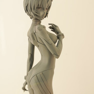 綾波レイ、アスカの大型造形物も！「エヴァワンフェス」珠玉の作品が大集結、放送30周年を記念した特別コラボ企画の様子をお届け【WF2025夏】