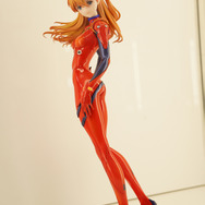 綾波レイ、アスカの大型造形物も！「エヴァワンフェス」珠玉の作品が大集結、放送30周年を記念した特別コラボ企画の様子をお届け【WF2025夏】