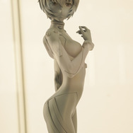 綾波レイ、アスカの大型造形物も！「エヴァワンフェス」珠玉の作品が大集結、放送30周年を記念した特別コラボ企画の様子をお届け【WF2025夏】
